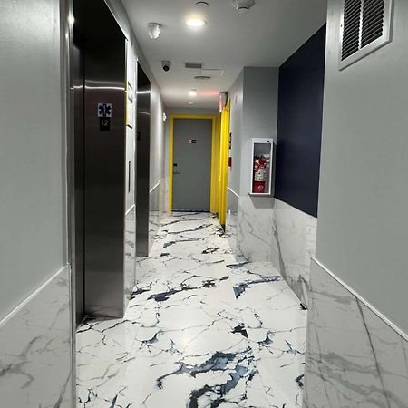 Days Inn By Wyndham New York Chinatown Bagian luar foto