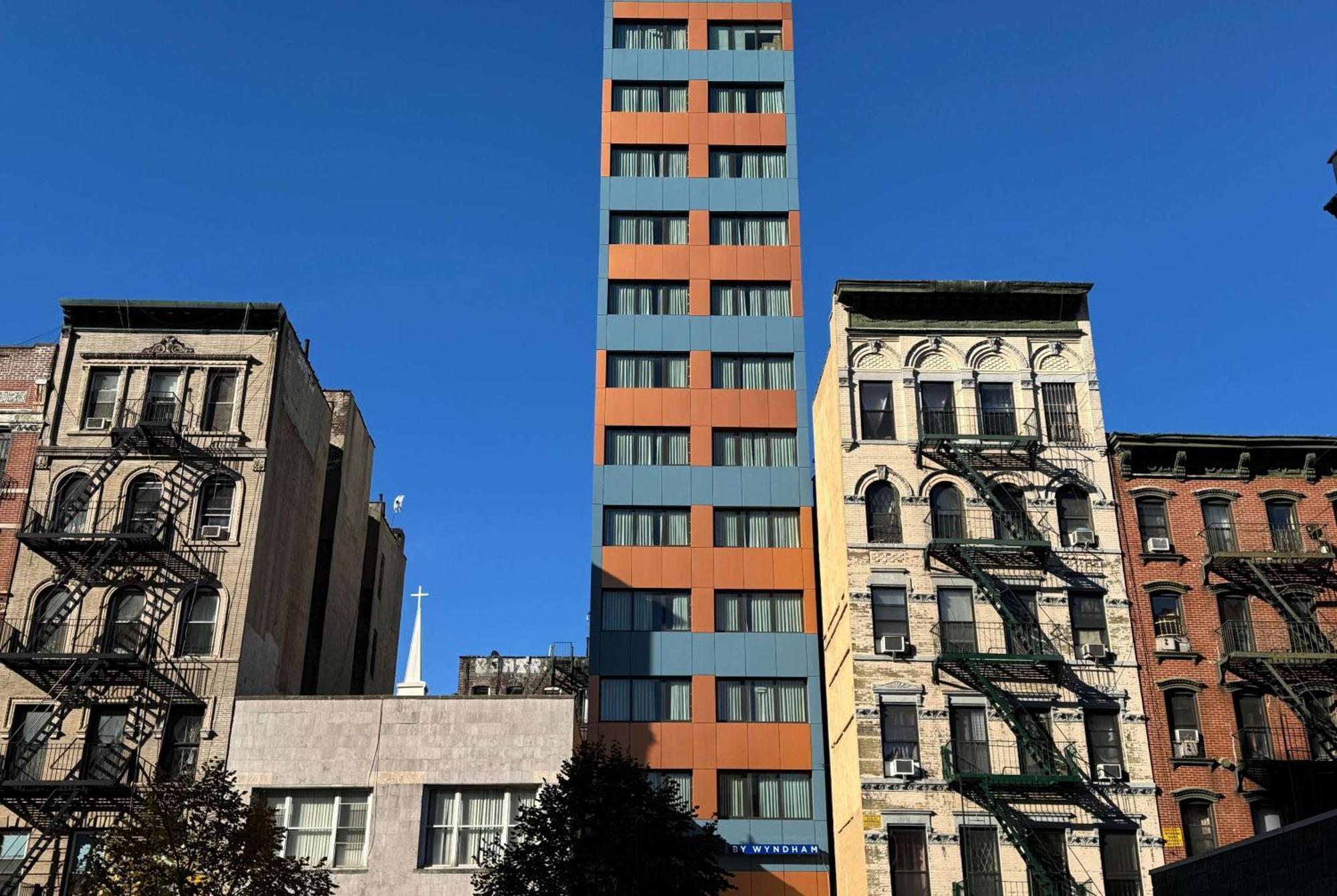 Days Inn By Wyndham New York Chinatown Bagian luar foto