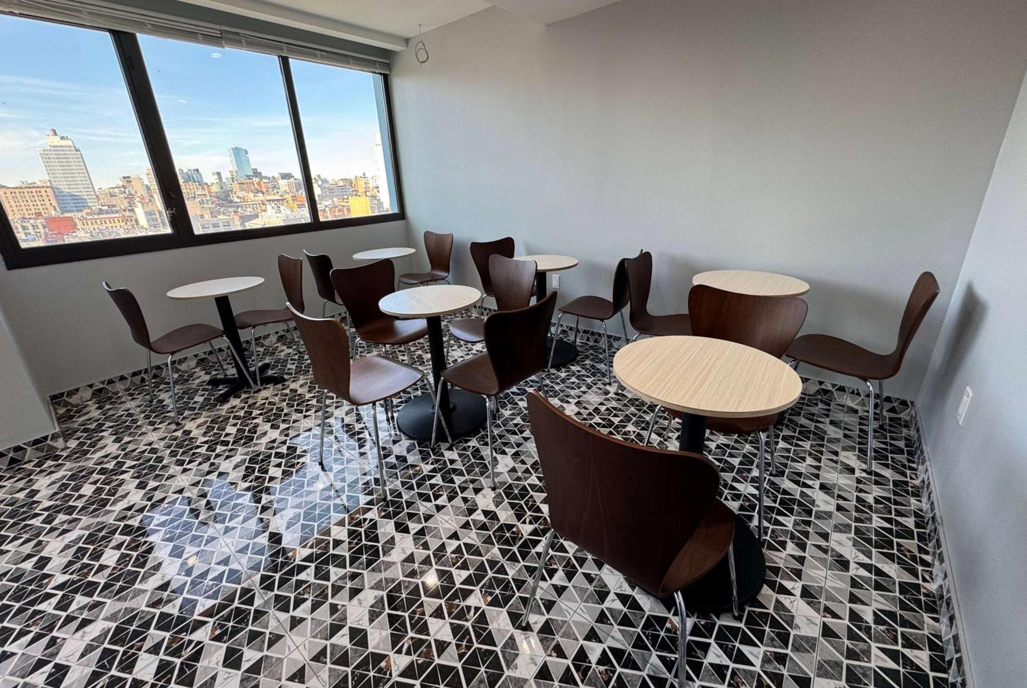 Days Inn By Wyndham New York Chinatown Bagian luar foto